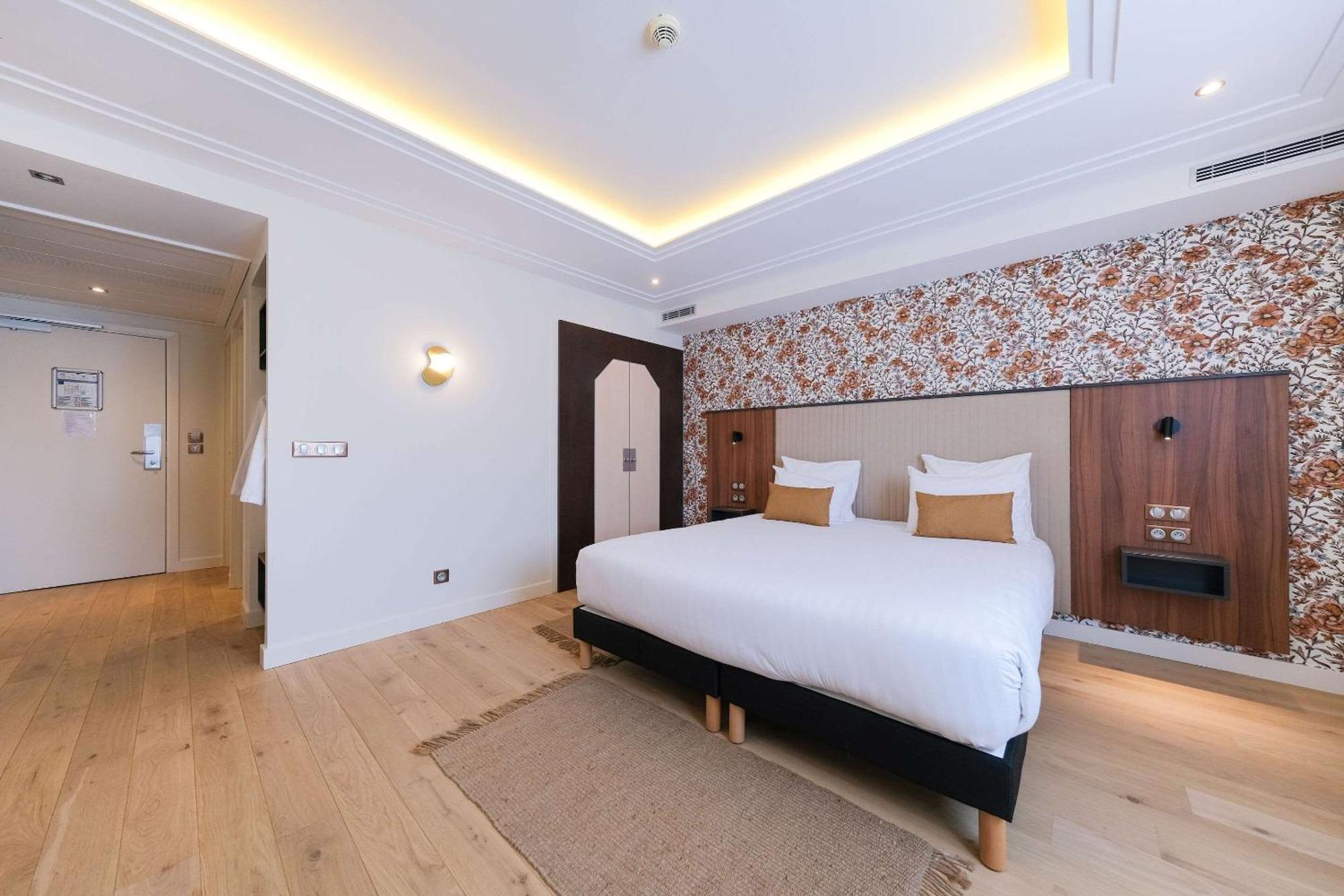 Zenitude Hotel La Valadiere, Ascend Hotel Collection Juvignac Exterior photo
